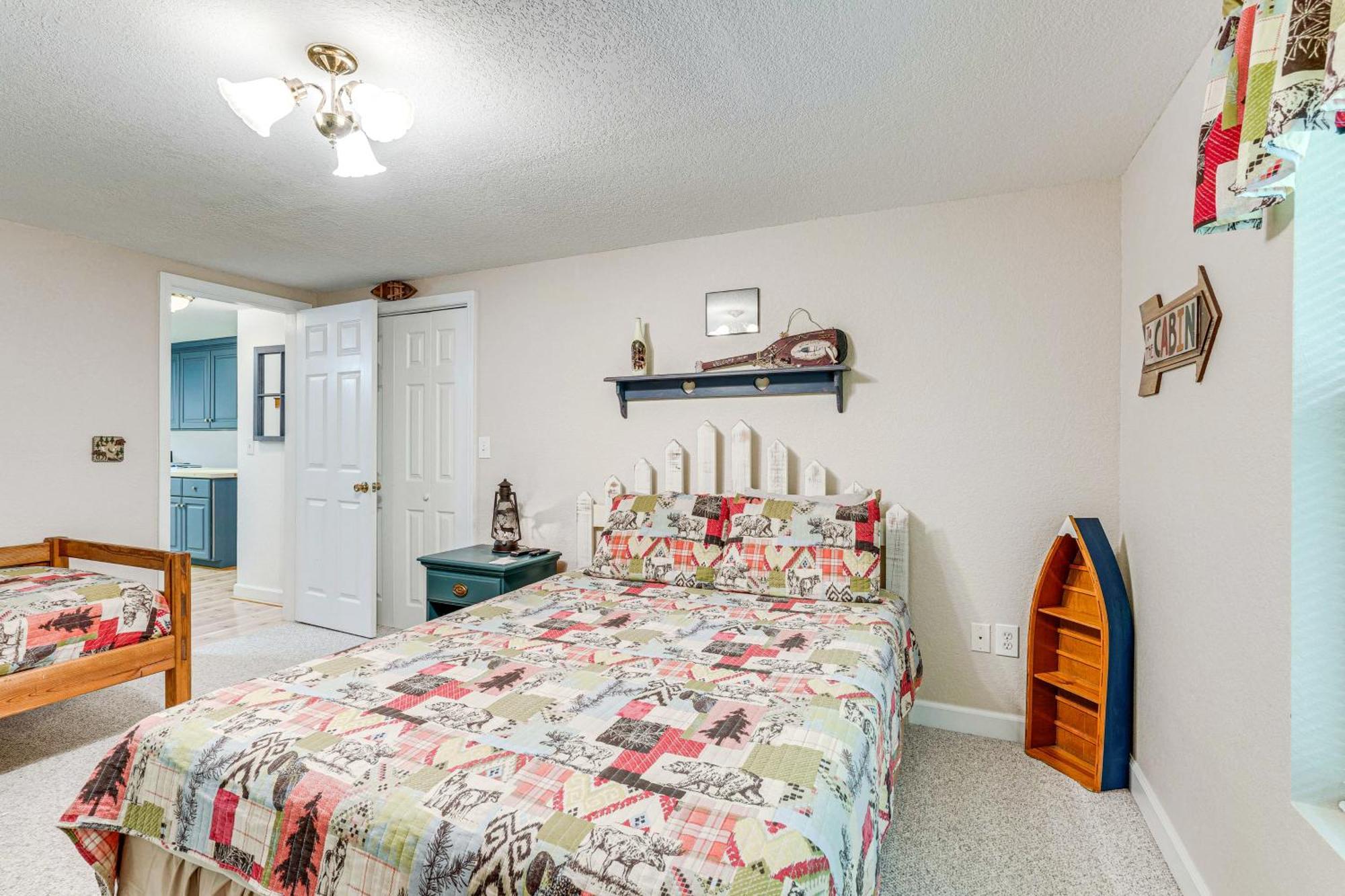 Secluded Cabin With Porch - 7 Miles To Lake Chatuge! Hayesville Εξωτερικό φωτογραφία