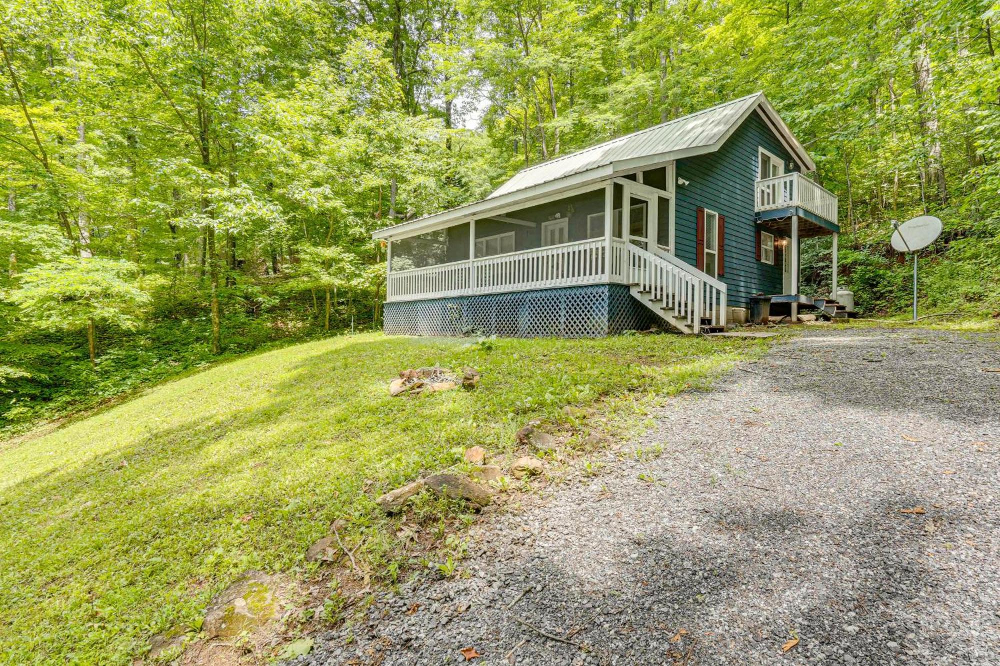 Secluded Cabin With Porch - 7 Miles To Lake Chatuge! Hayesville Εξωτερικό φωτογραφία